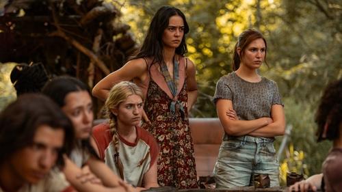Background image for 12 Angry Girls and 1 Drunk Travis