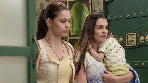 Dhara, Raavi Leave The House