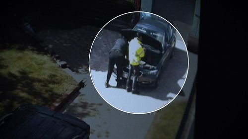 Background image for Brazen car scam caught on camera
