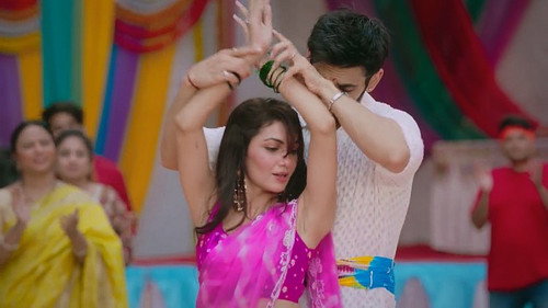 Priyanka tampers with the Handi