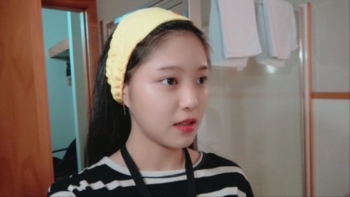 Background image for Episode 84 - LOOΠΔ 1/3 (Love & Live)