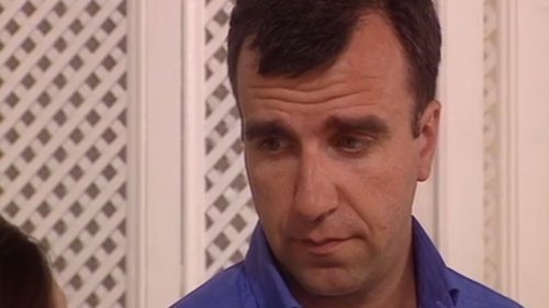 Background image for Confidential... diagnosis / The announcement