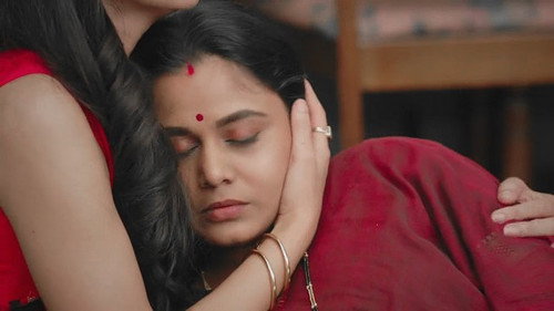 Amruta gets a job in Delhi