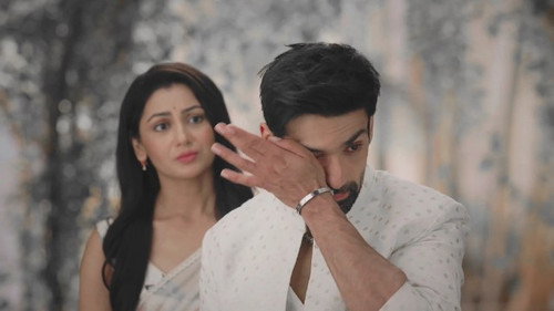 Amruta exposes Rajeev