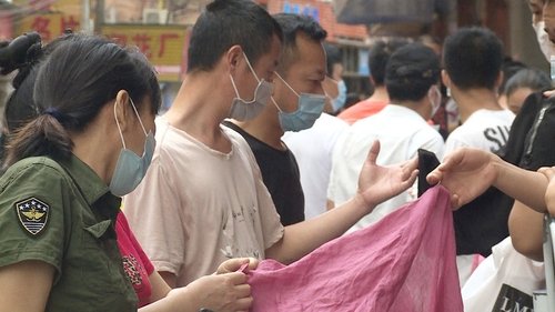 Background image for Guangzhou's Apparel Industry Facing COVID-19