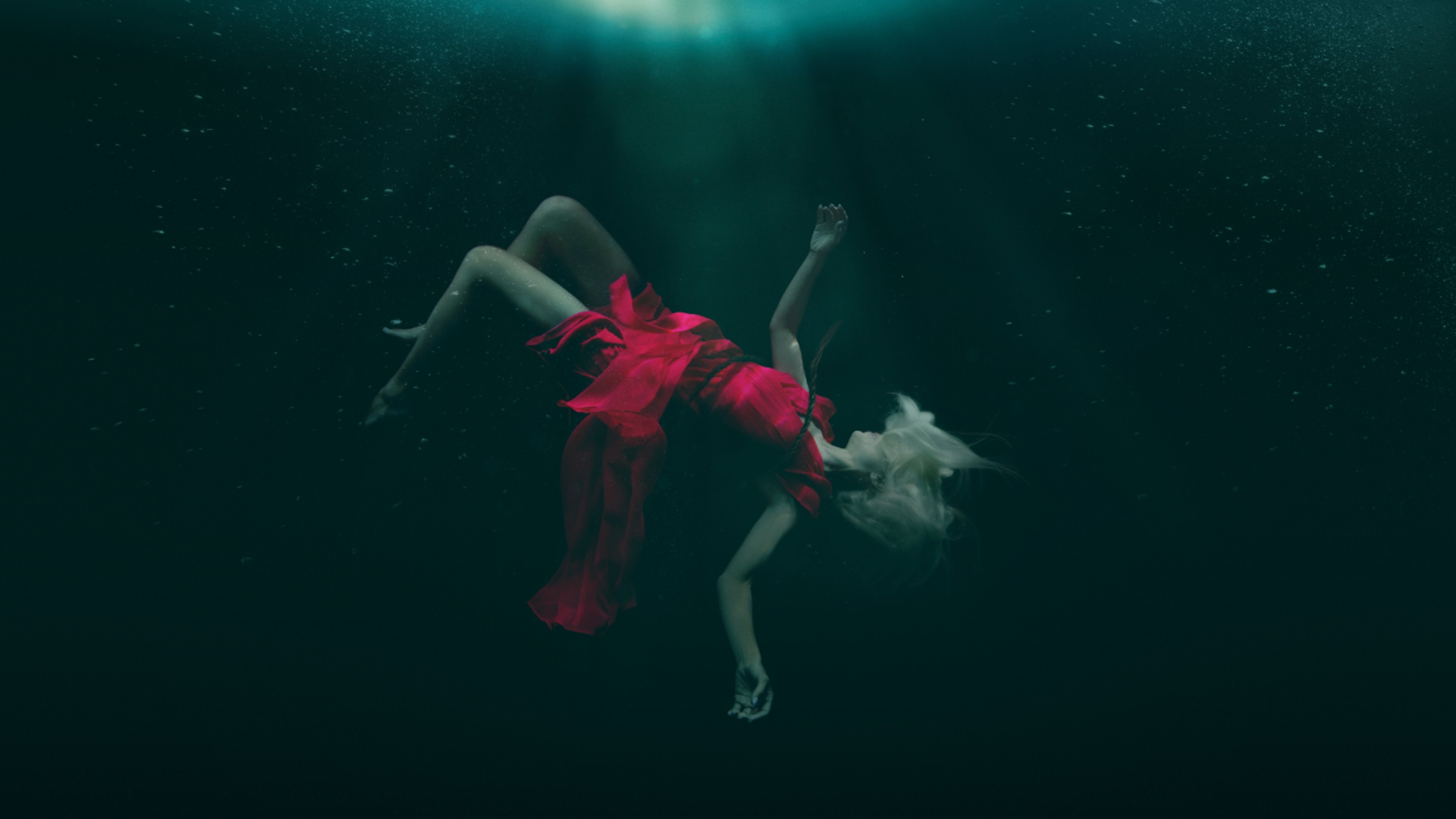 Dark Waters: Murder in the Deep backdrop
