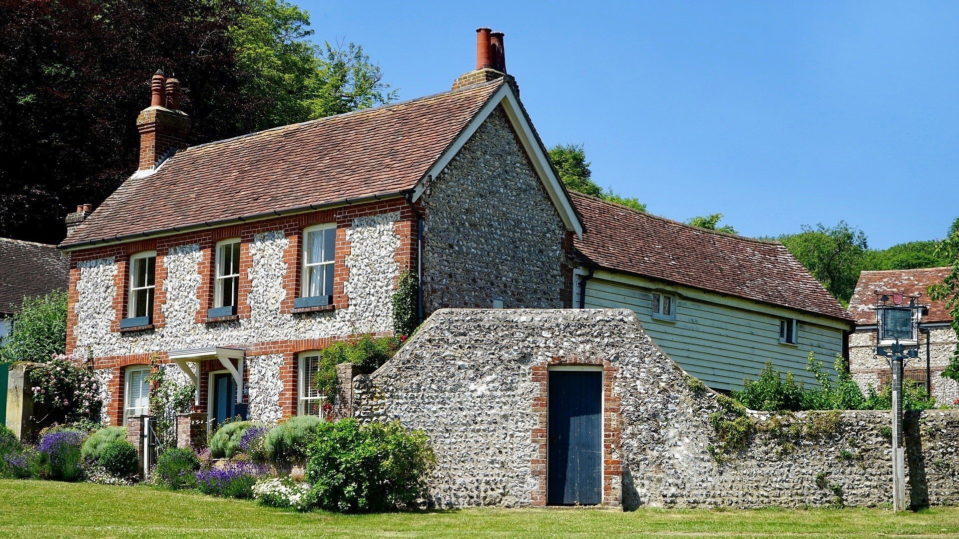 Greatest Escapes to the Country backdrop