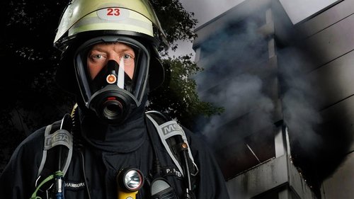 Background image for Apartment fire: Peer tries to save cat
