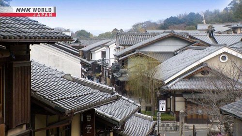 Background image for Traditional Roofing: Glittering tiles catch the eyes