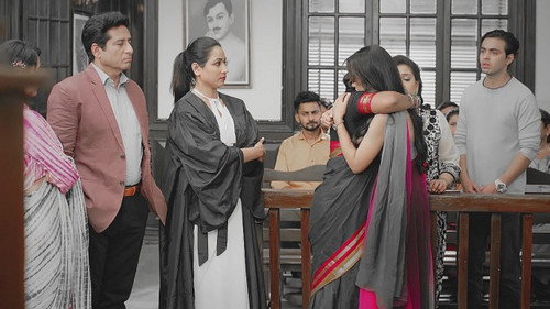 Amruta requests bail