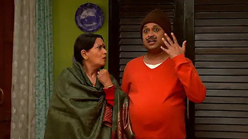 Rajesh finds a gold coin in the backyard – Happu Ki Ultan Paltan