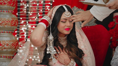 Amruta slaps Ishika