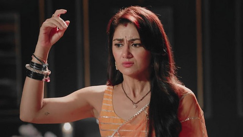 Amruta dances at Priyanka's behest
