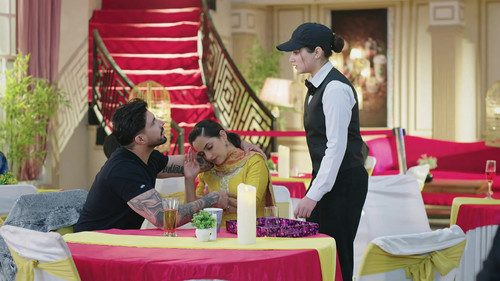 Heer Protects Gurleen from Danger