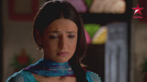 Khushi Crashes Into Arnav Again