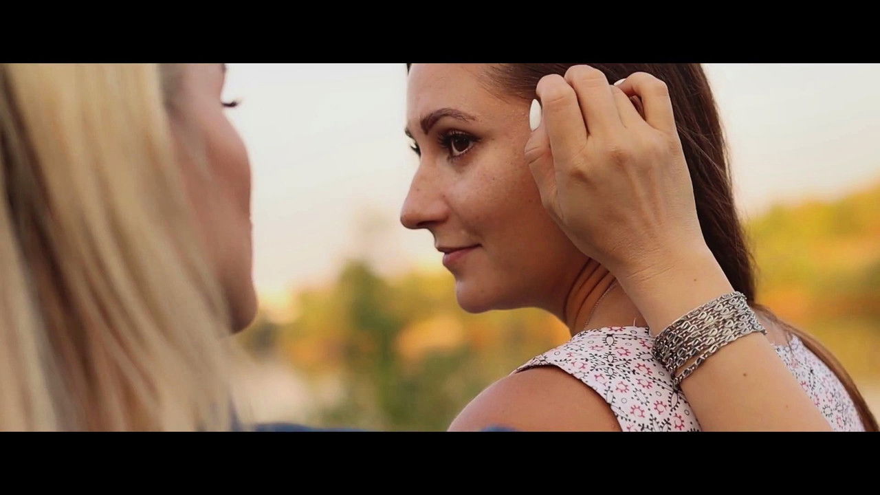 When a Parrot Knocked on the Window backdrop