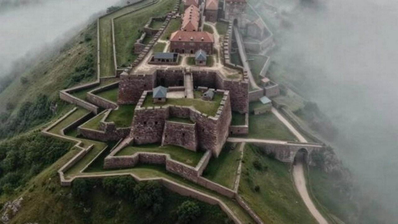 Besieged Fortresses, Battles of Legend backdrop