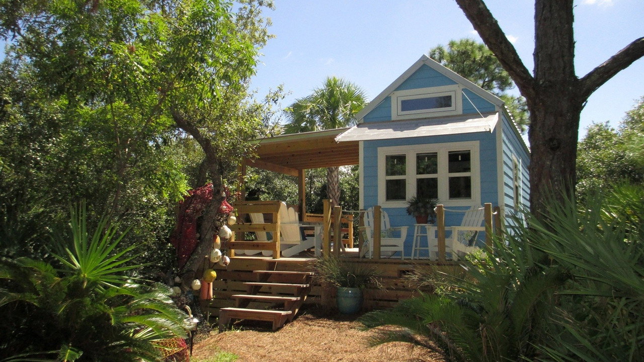 Tiny House Hunting backdrop