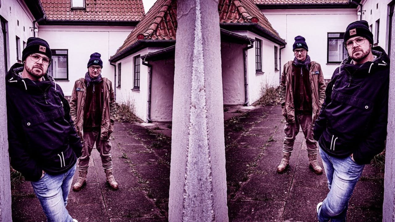 Er der nogen? backdrop