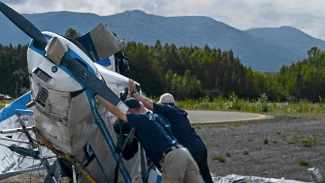 Alaska Aircrash Investigations backdrop