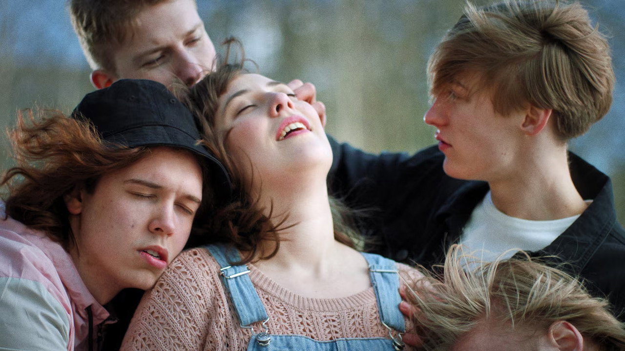 I'm Coming backdrop