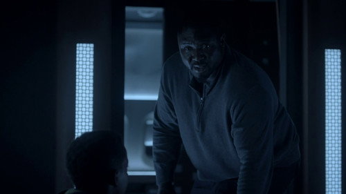 Zoo Season 3 Episode 8 - Stakes on a Plane