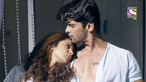 Maya Tattooes Her Name On Arjun still