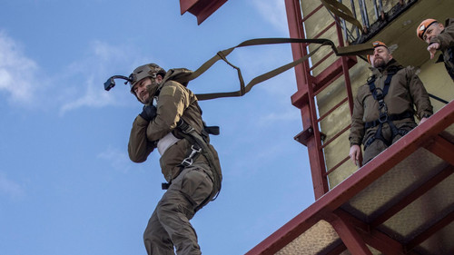 Kompani Lauritzen: Tropp Season 1 Episode 4 - Tower jump exercise