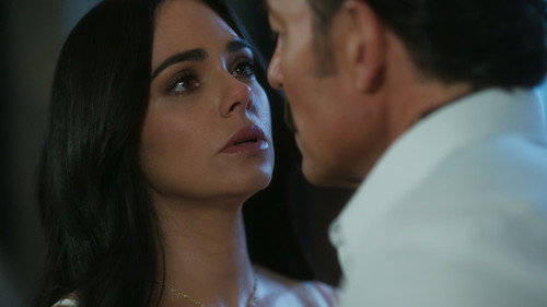 ¡El amor a flor de piel! still