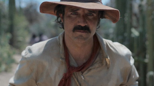 El Gallo de Oro Season 1 Episode 3 - Las Fotos