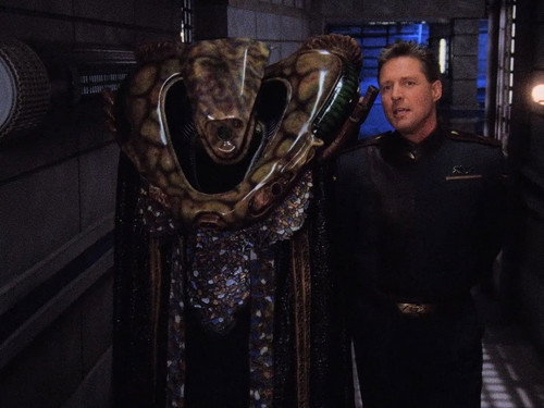 Babylon 5 Season 2 Episode 13 - Hunter, Prey