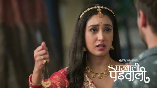 Jeetu Tries to Stop Latika From Leaving still
