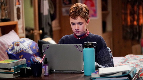 The Conners Season 4 Episode 10 - Spills, Pills and The Midnight Lasagna