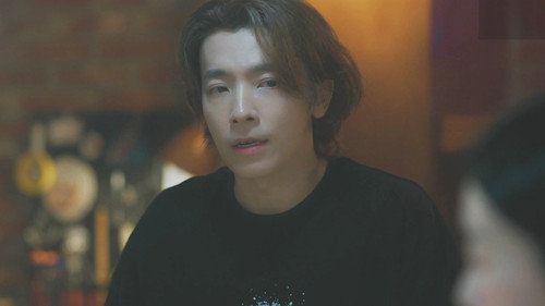 Between Him and Her Season 1 Episode 1 - The Man Who Can't Leave, The Woman Who Can't Break Up