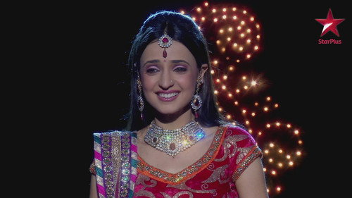 Iss Pyaar Ko Kya Naam Doon? Season 11 Episode 13 - Arnav Kisses Khushi