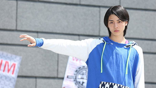 Kamen Rider Gaim Season 1 Episode 4 - Birth! The Third Grape Rider!