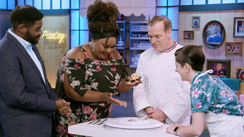 Nailed It! Holiday! Season 1 Episode 5 - Toying Around