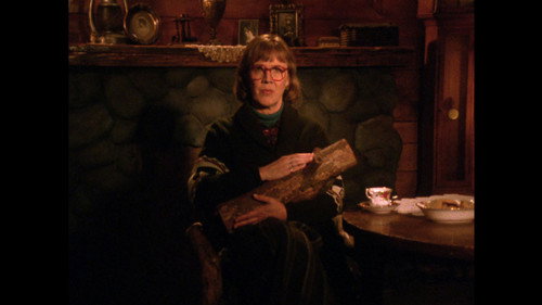 Log Lady Introduction - S01E08 still