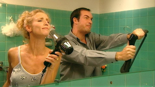Dans la salle de bain (8) still