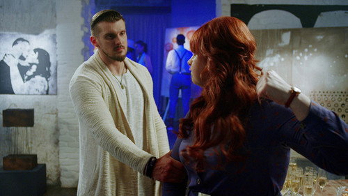 Two Broke Girls Season 1 Episode 8 - Stay Friends
