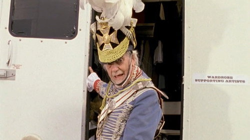 Extra! Extra! (1996 Christmas Special) still