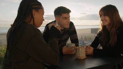 Episode 1052 still