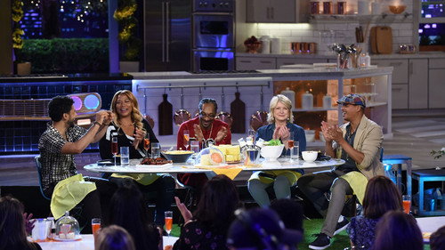 Martha & Snoop's Potluck Dinner Party Season 2 Episode 13 - Return of the Mac N Cheese