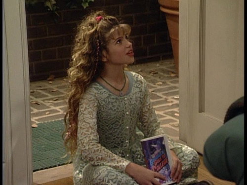 Boy Meets World Season 1 Episode 13 - She Loves Me, She Loves Me Not
