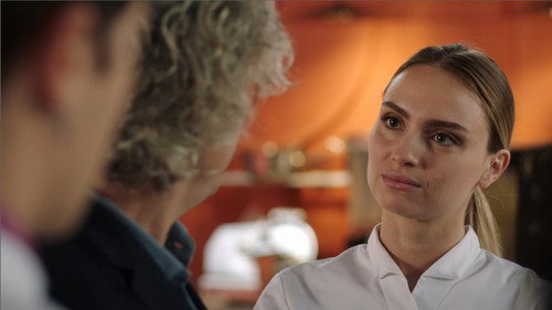 Episode 819 still