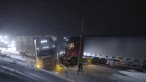 Ice Road Rescue Season 7 Episode 3 - Roadblock Emergency