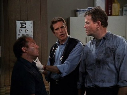 Becker Season 2 Episode 21 - Sight Unseen