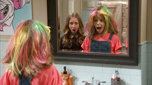 Sydney to the Max Season 1 Episode 1 - Can't Dye This