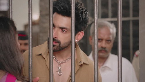 Virat stops Amruta's bail still