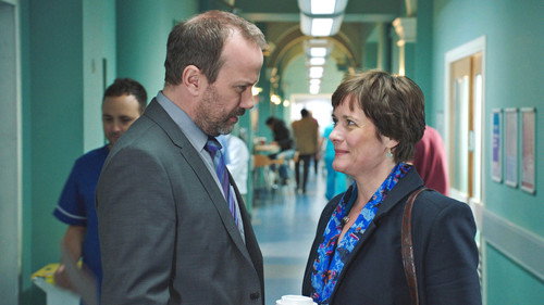 Holby City Season 18 Episode 28 - Prioritise the Heart